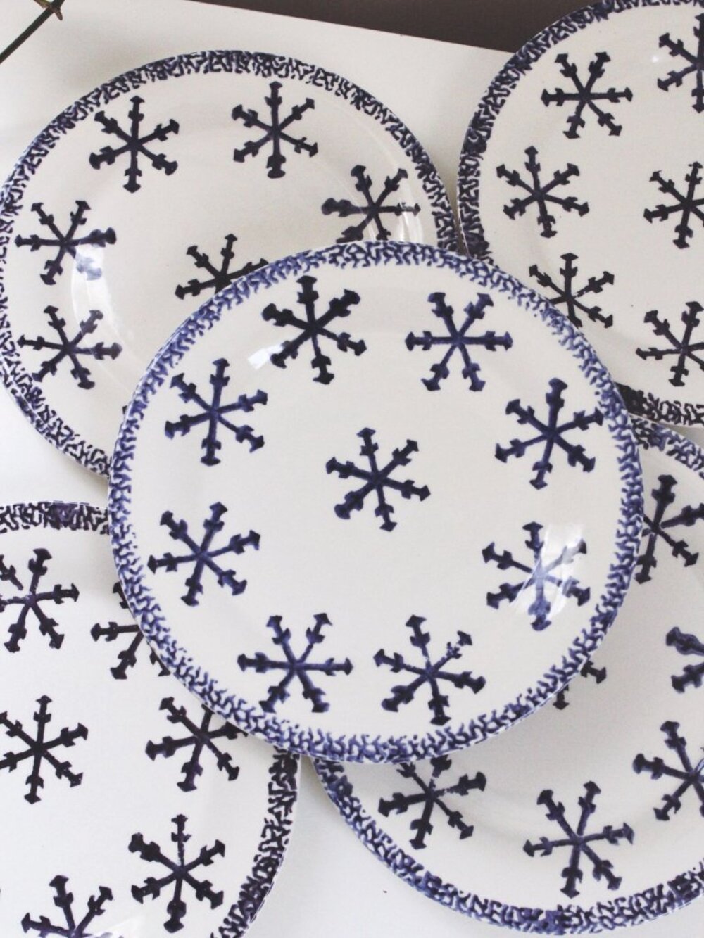 Vintage Holiday Snowflake Pattern Ceramic Dinner Plates Gibson Set Of 8 Blue Whi - Picture 7 of 7